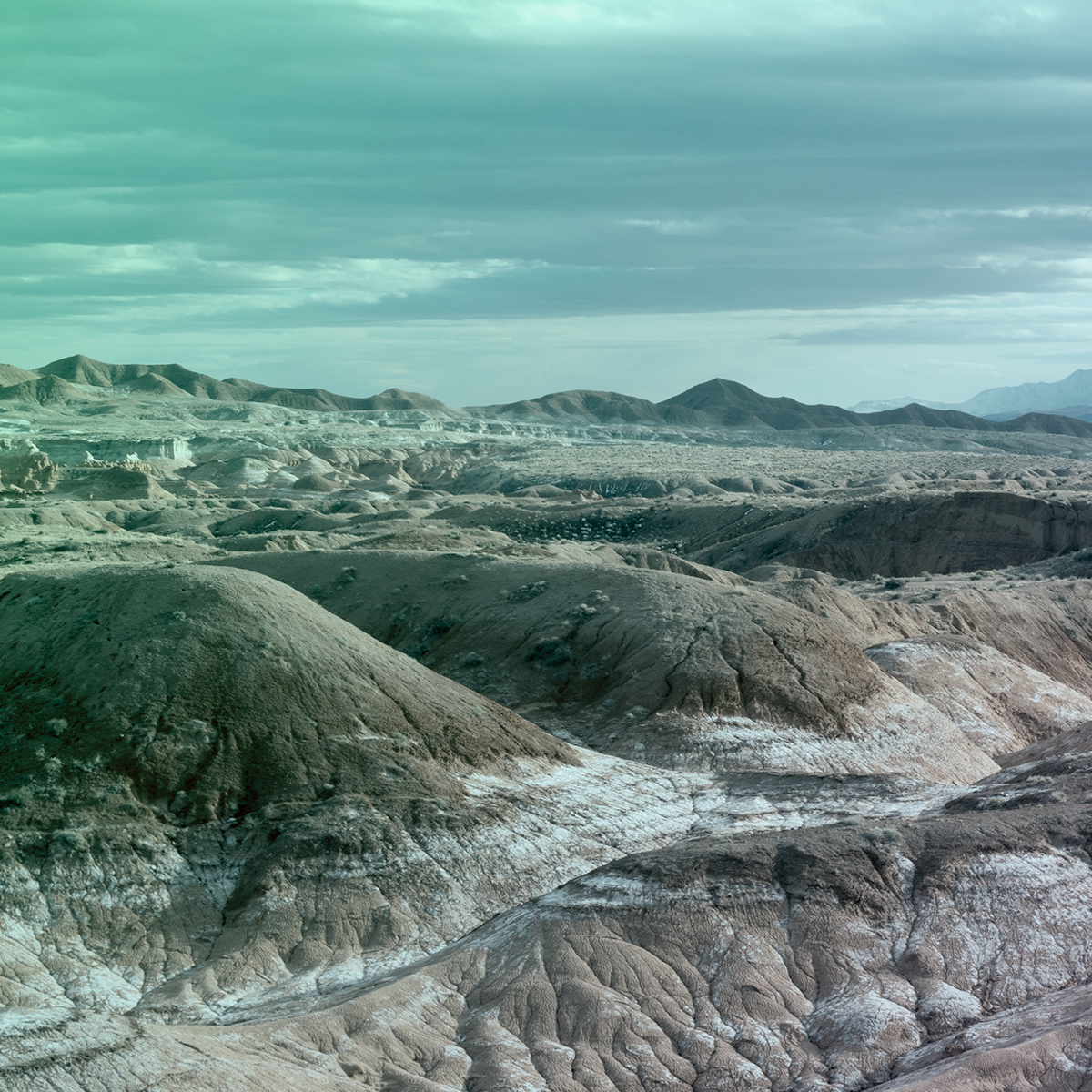Paisagem de terreno geotecnico com formacoes montanhosas